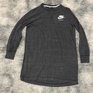 Nike sweater Medium pullover lightweight womens